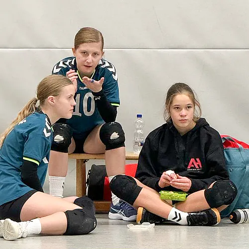 U16