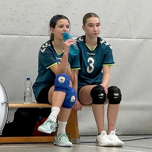 U16