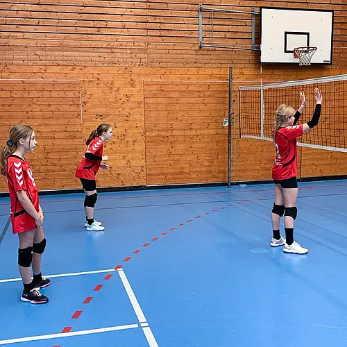 U13