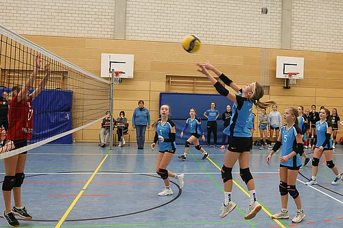 OM U16