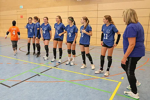 U16