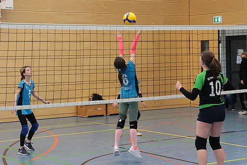 U13