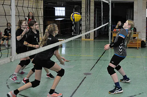 U13