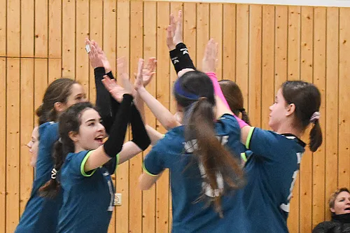 U16