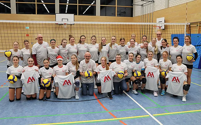 Weihnachtsturnier und neue Einpielshirts