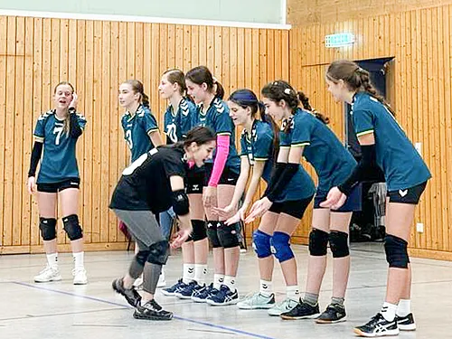 U16