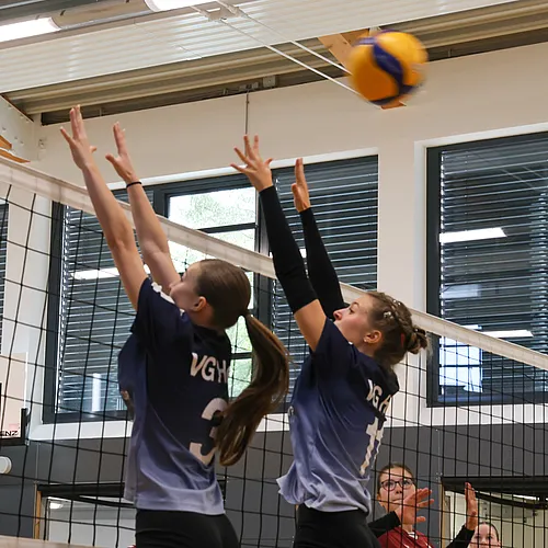 U20