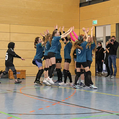OM U16