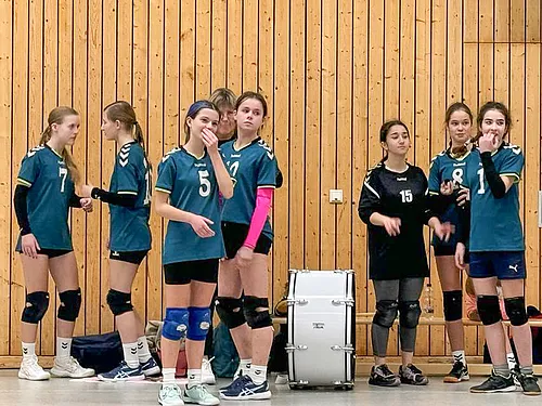 U16