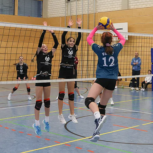 OM U16