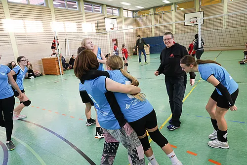 U15