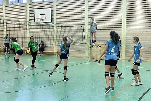 U15