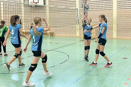 U15