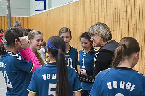 U16