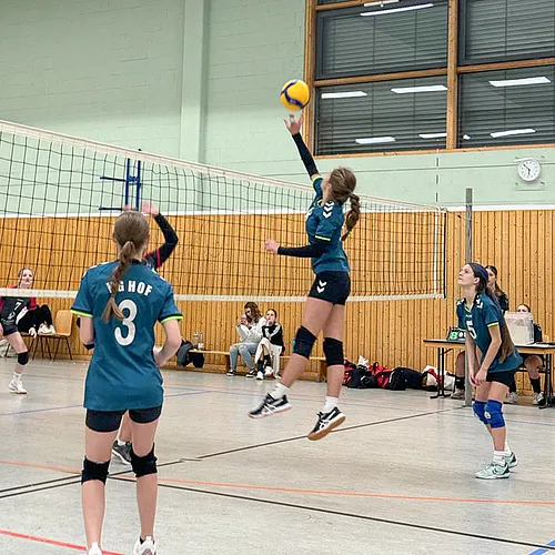 U16