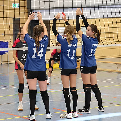 U16