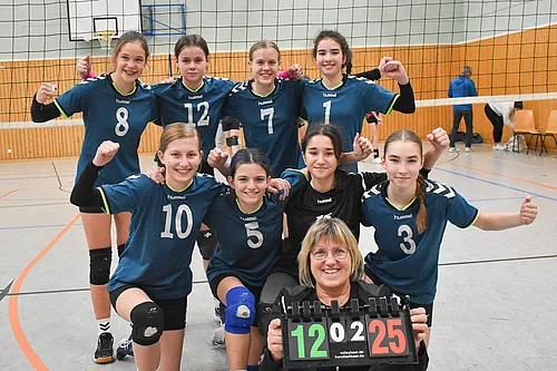 U16